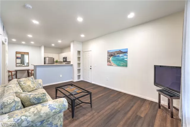 MLS: 2773488 Condo For Sale