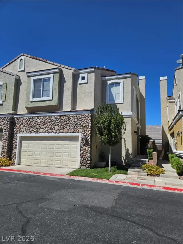 MLS: 2773666 Condo For Sale