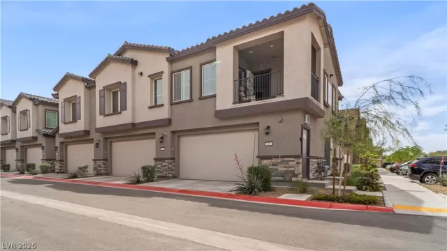 MLS: 2773702 Condo For Sale