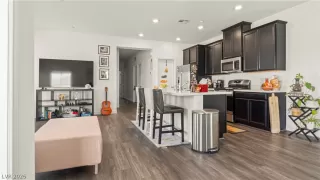 Photo #4: 2773702 Listing 