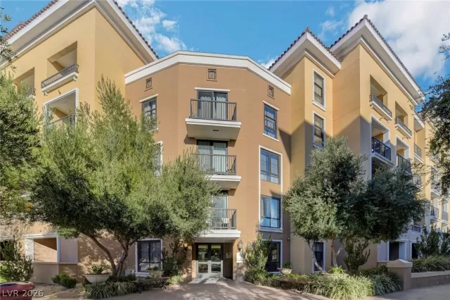 MLS: 2773771 Condo For Sale