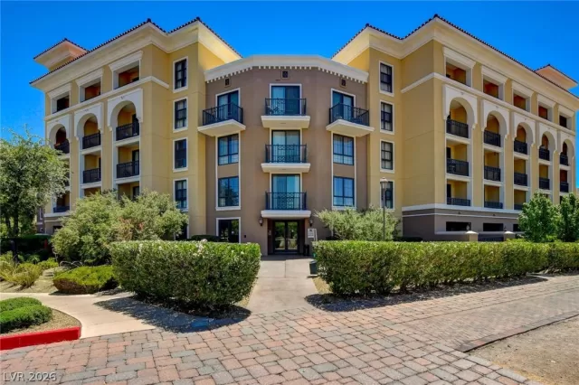 MLS: 2773784 Condo For Sale