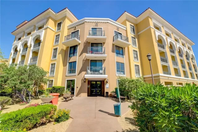 MLS: 2773796 Condo For Sale