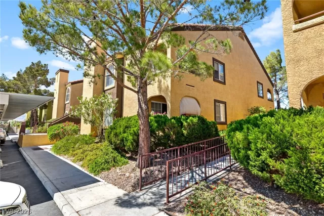 MLS: 2773888 Condo For Sale