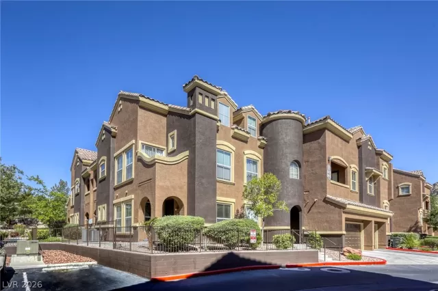 MLS: 2773944 Condo For Sale