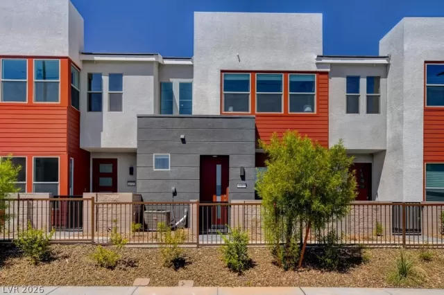 MLS: 2774182 Condo For Sale