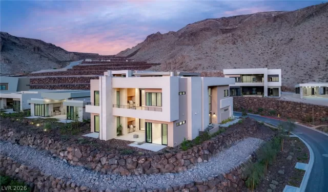 MLS: 2774184 Condo For Sale