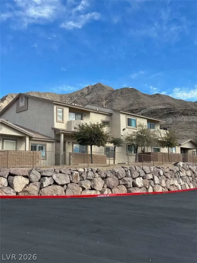 MLS: 2774399 Condo For Sale