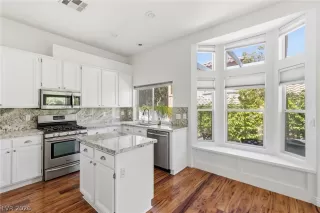 Photo #5: 2774420 Listing 