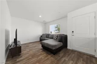 Photo #5: 2774423 Listing 