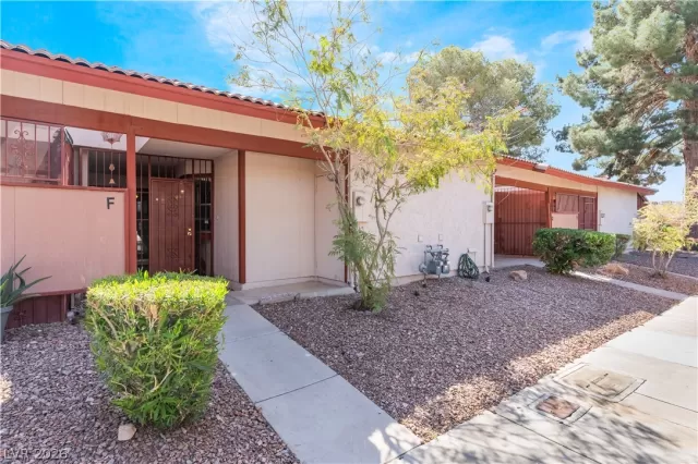 MLS: 2774483 Condo For Sale