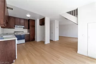 Photo #1: 2774492 Listing 