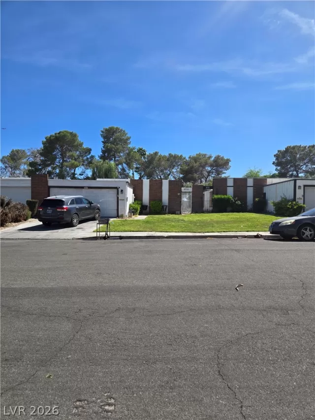 MLS: 2774505 Condo For Sale