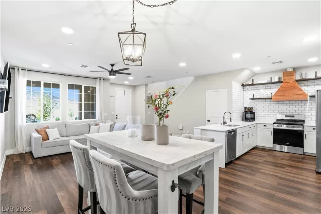 MLS: 2774532 Condo For Sale