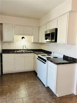 Photo #4: 2774717 Listing 