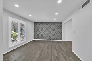 Photo #3: 2774808 Listing 