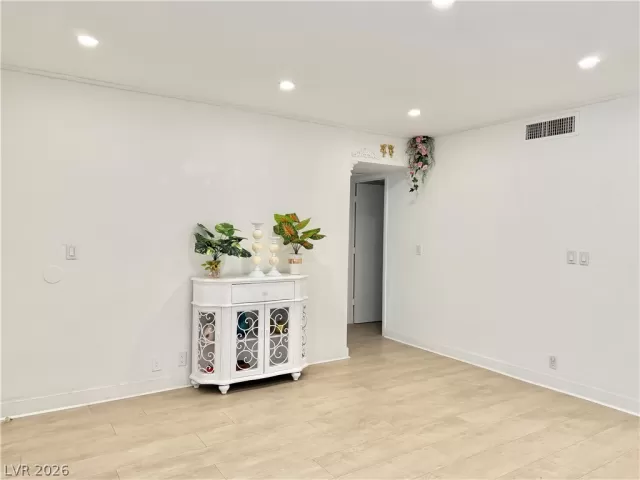 MLS: 2774909 Condo For Sale