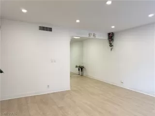 Photo #2: 2774909 Listing 