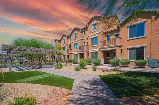 MLS: 2775243 Condo For Sale