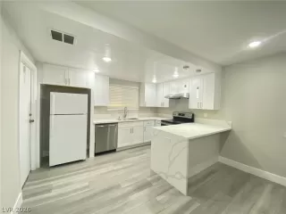 Photo #4: 2775596 Listing 