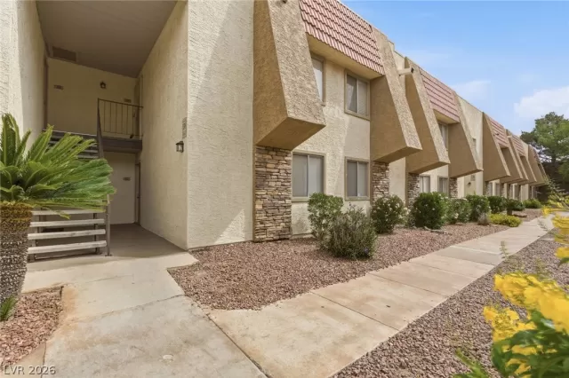 MLS: 2775616 Condo For Sale