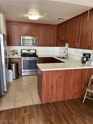 Photo #3: 2775837 Listing