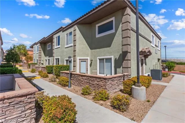 MLS: 2775852 Condo For Sale