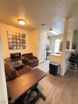 Photo #5: 2775981 Listing 