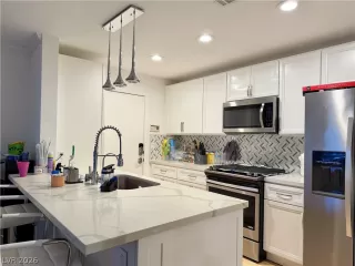 Photo #1: 2775988 Listing 