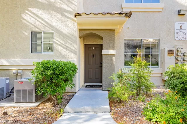 MLS: 2775992 Condo For Sale