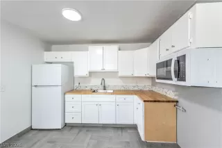 Browse active condo listings in GLENWOOD PARK