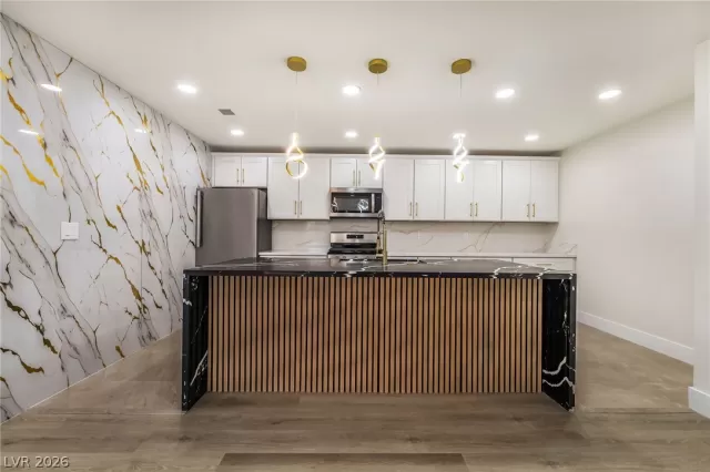 MLS: 2776536 Condo For Sale