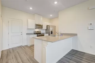 Photo #3: 2776592 Listing 