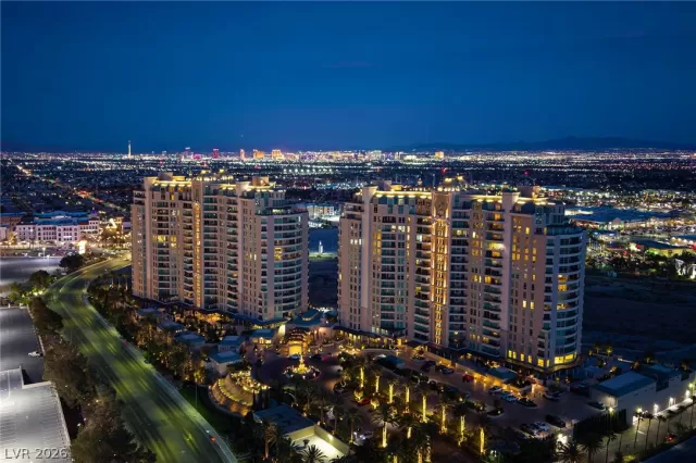 MLS: 2776800 Condo For Sale