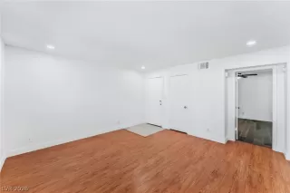 Photo #5: 2776946 Listing 