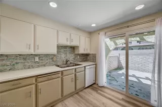 Photo #5: 2777020 Listing 