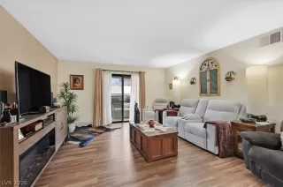 Photo #3: 2777030 Listing