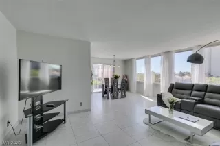 Photo #3: 2777134 Listing 