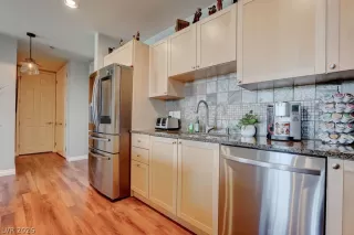 Photo #3: 2777175 Listing