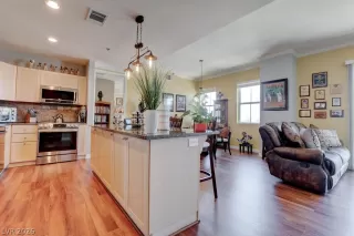 Photo #4: 2777175 Listing