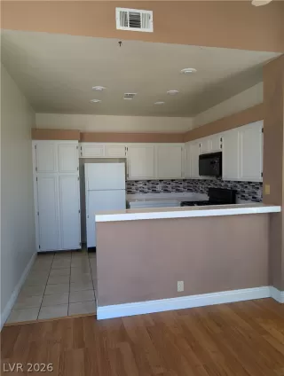 Photo #4: 2777465 Listing