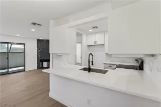 Photo #3: 2777691 Listing 