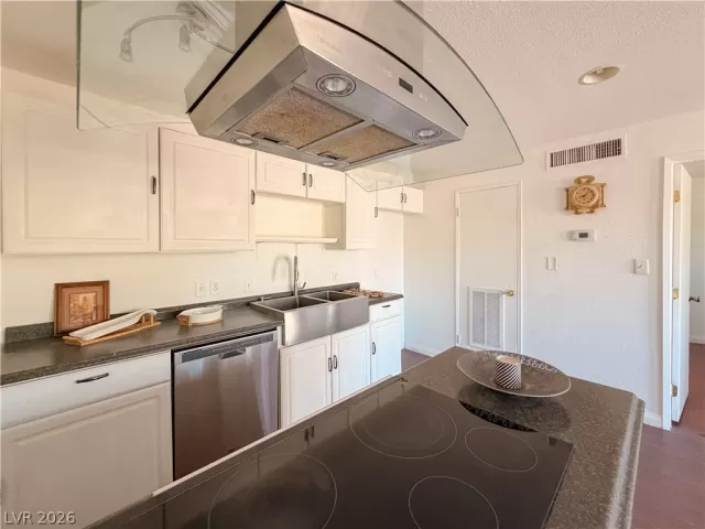 MLS: 2777692 Condo For Sale