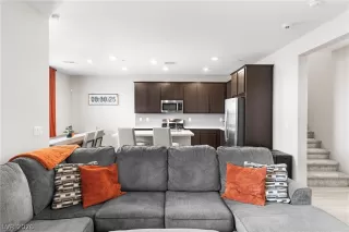 Photo #5: 2777927 Listing 