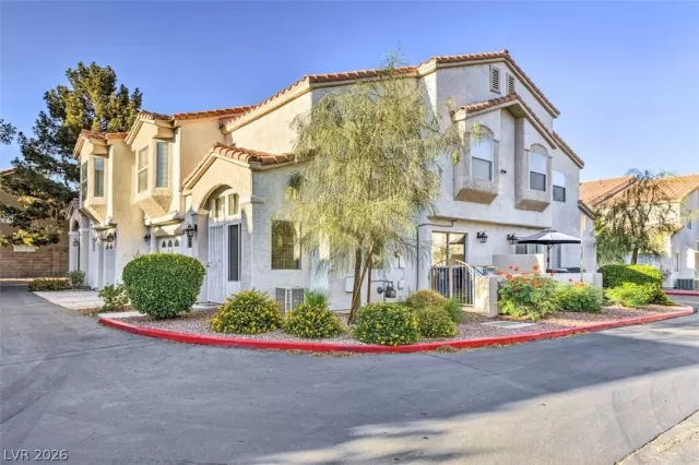 MLS: 2778251 Condo For Sale