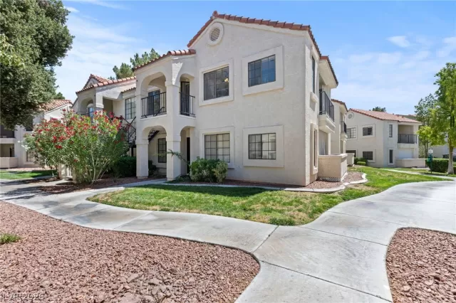 MLS: 2778272 Condo For Sale