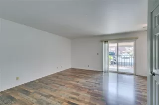 Photo #5: 2778957 Listing 