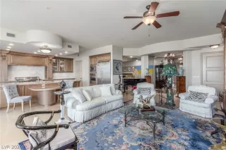 Photo #3: 2779046 Listing 