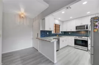 Photo #6: 2779225 Listing