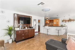 Photo #2: 2779272 Listing